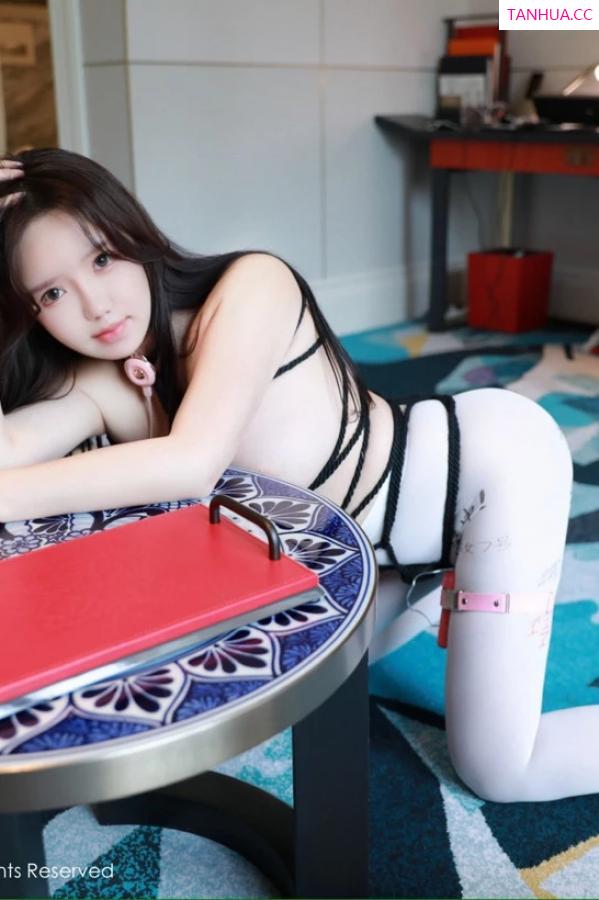   [XiuRen]高清写真图 2024.03.19 No.8258 小薯条nienie 美臀性感第57张图片